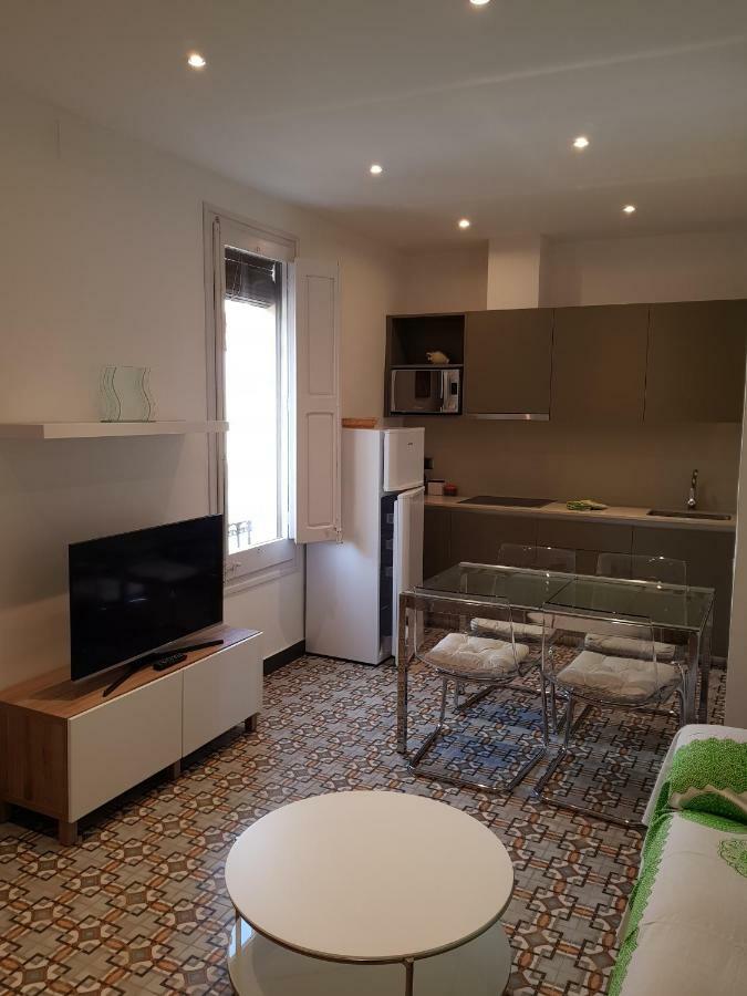 Apartamentos Nouvilas Portbou Exteriör bild