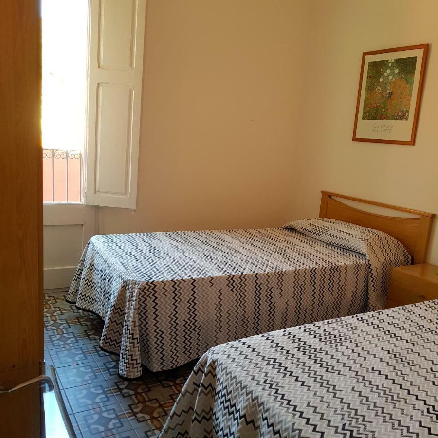 Apartamentos Nouvilas Portbou Exteriör bild