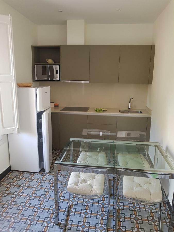 Apartamentos Nouvilas Portbou Exteriör bild