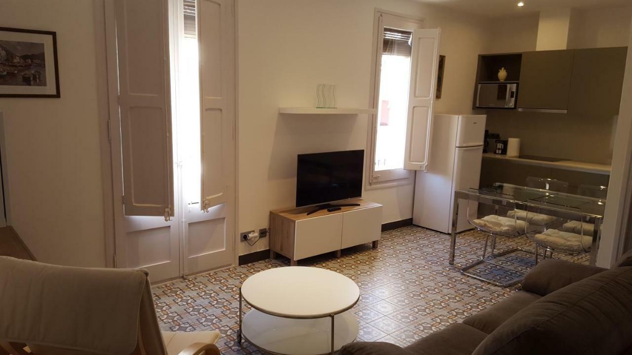 Apartamentos Nouvilas Portbou Exteriör bild